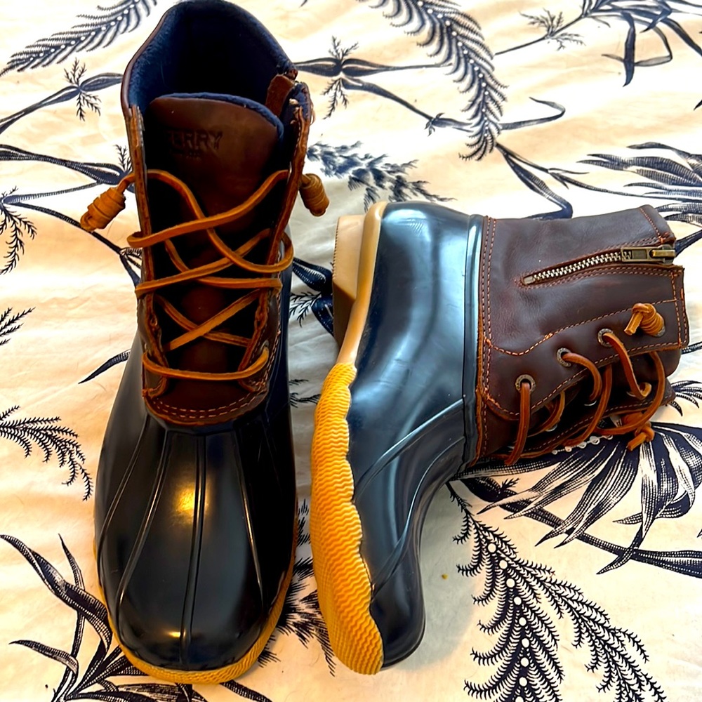 30% off 2! Sperry 9 duck boots rain navy rubber brown leather side zip NEW!